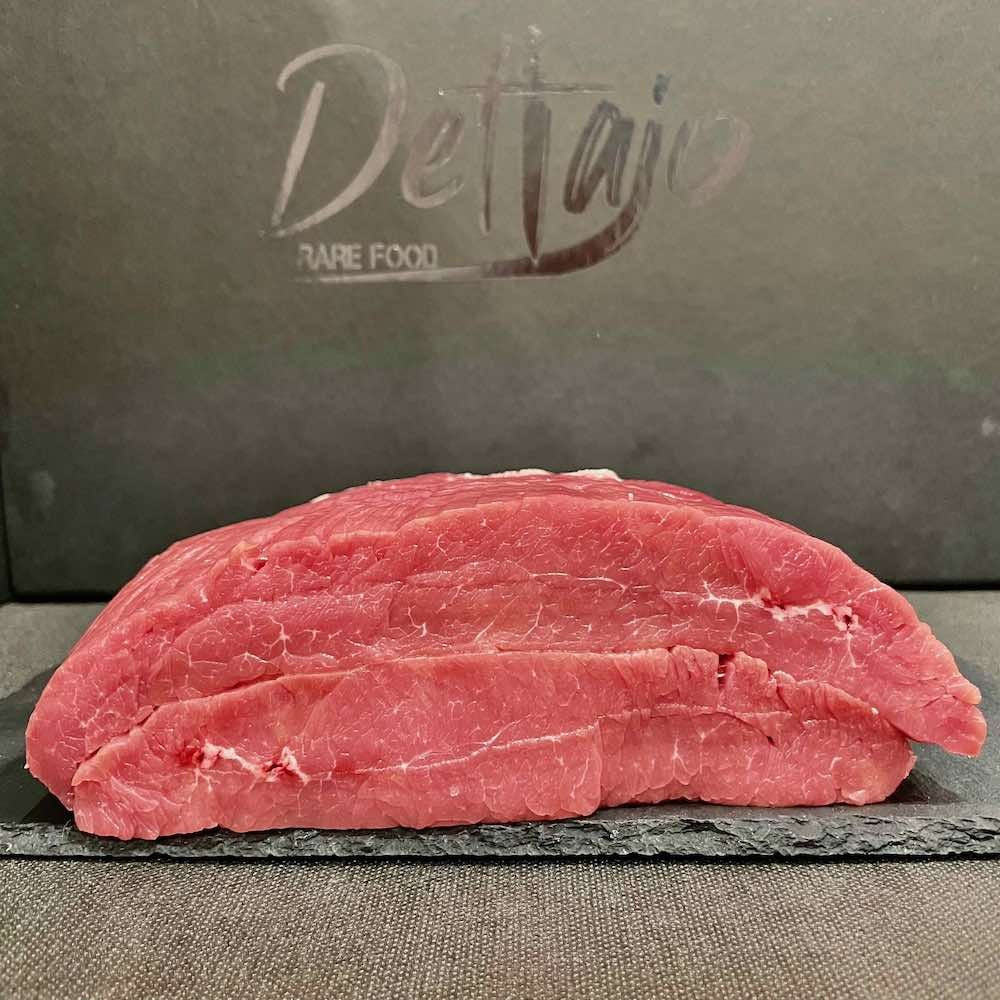 Flank Steak di Vitellone Italiano Blonde d'aquitaine Pantano Carni vista frontale