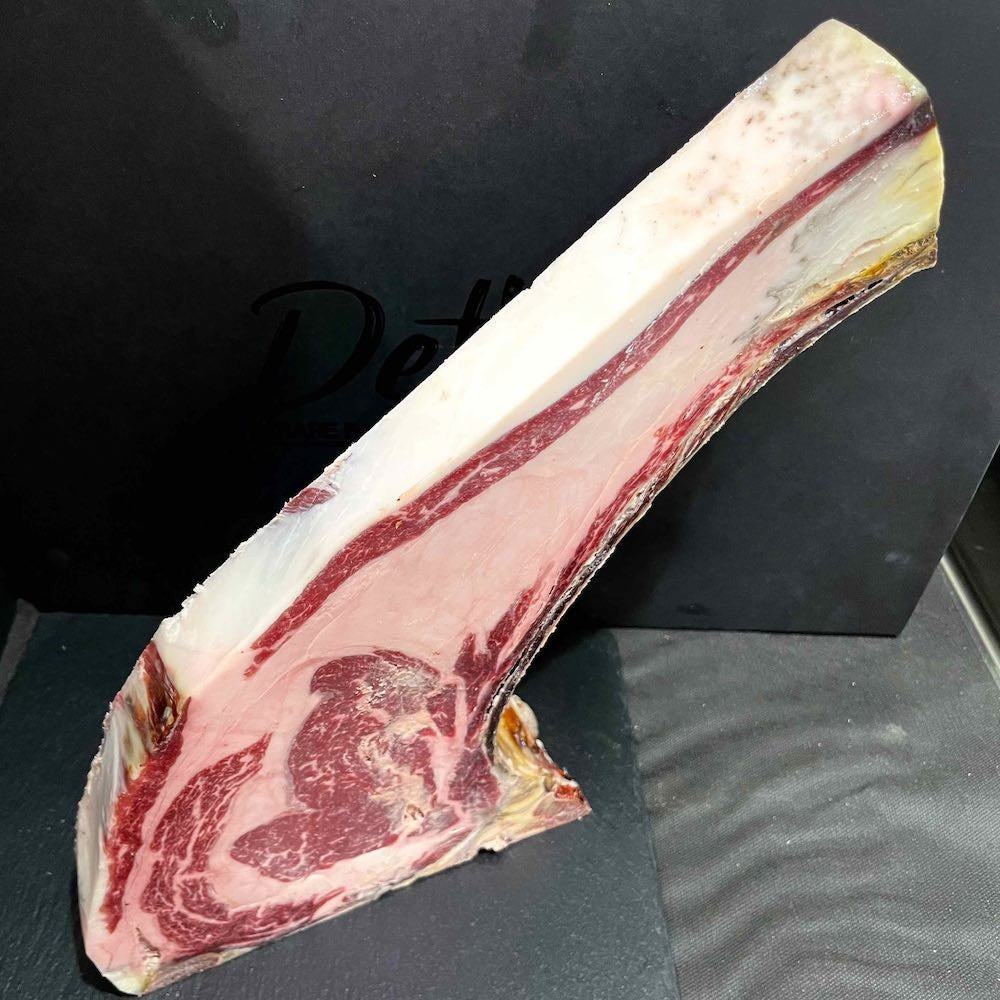 Costata di Black Angus Italia "La Presidenziale" Dry Aged vista inclinata