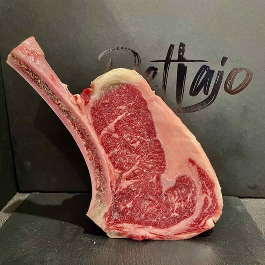 Cowboy Steak di Black Angus Italiana Pantano Carni vista frontale